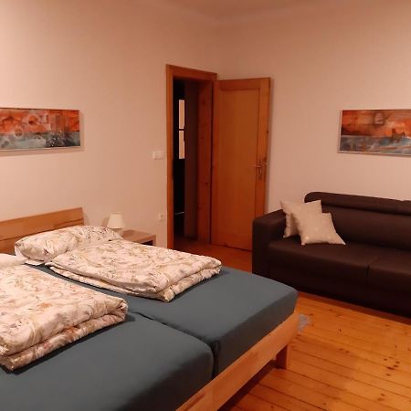 Triglav Apartment House Kranj Esterno foto