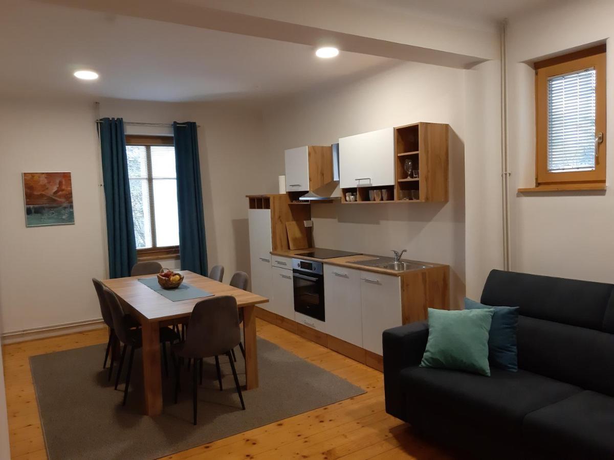 Triglav Apartment House Kranj Esterno foto