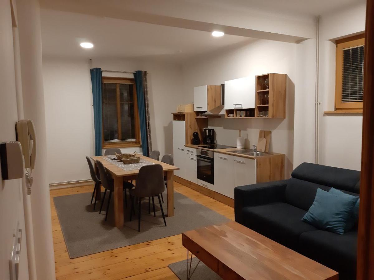 Triglav Apartment House Kranj Esterno foto