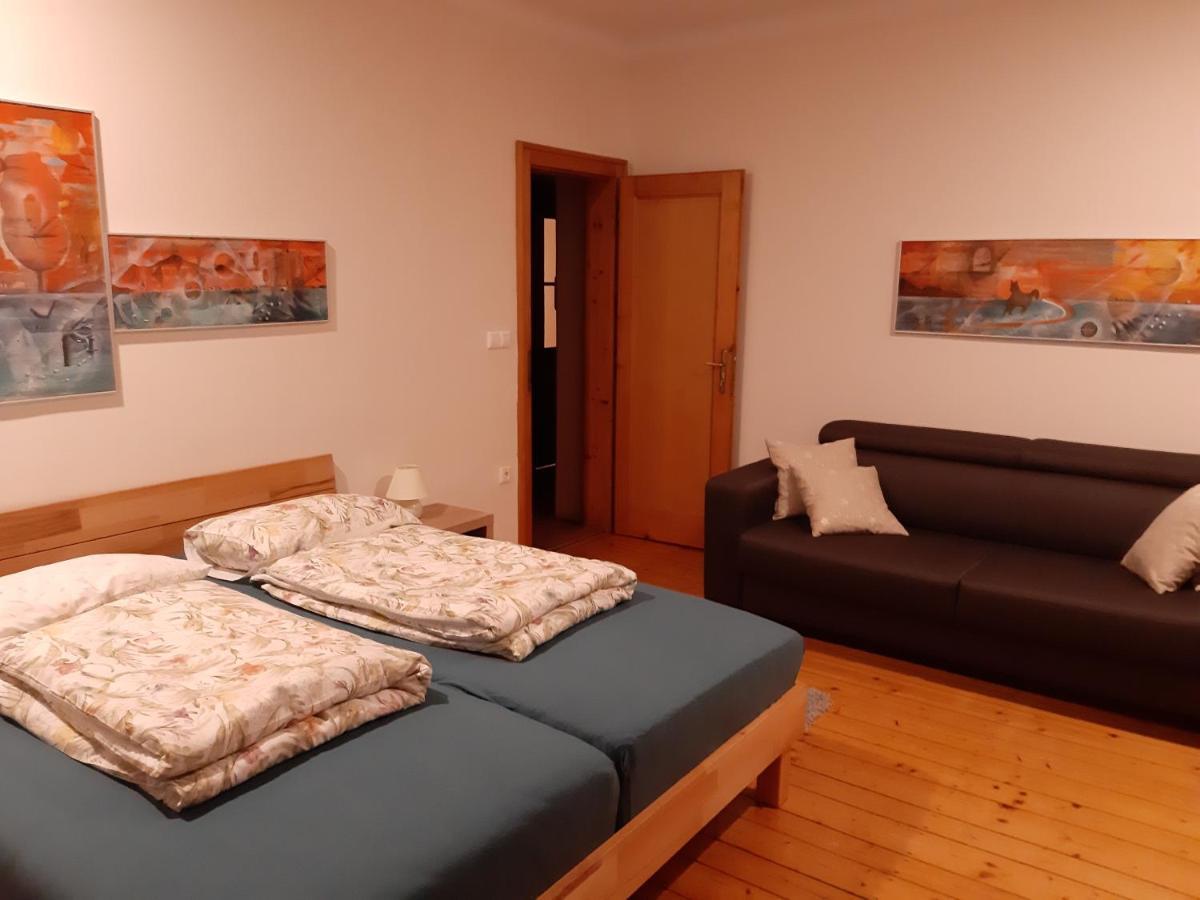 Triglav Apartment House Kranj Esterno foto